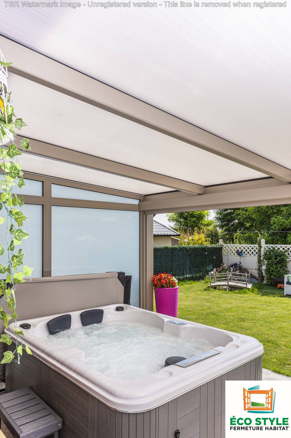 pergola sur mesure pour jaccuzi avec store brise vu arras